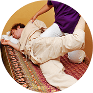 Traditionelle Thai-Massage mit Yoga und Dehnen